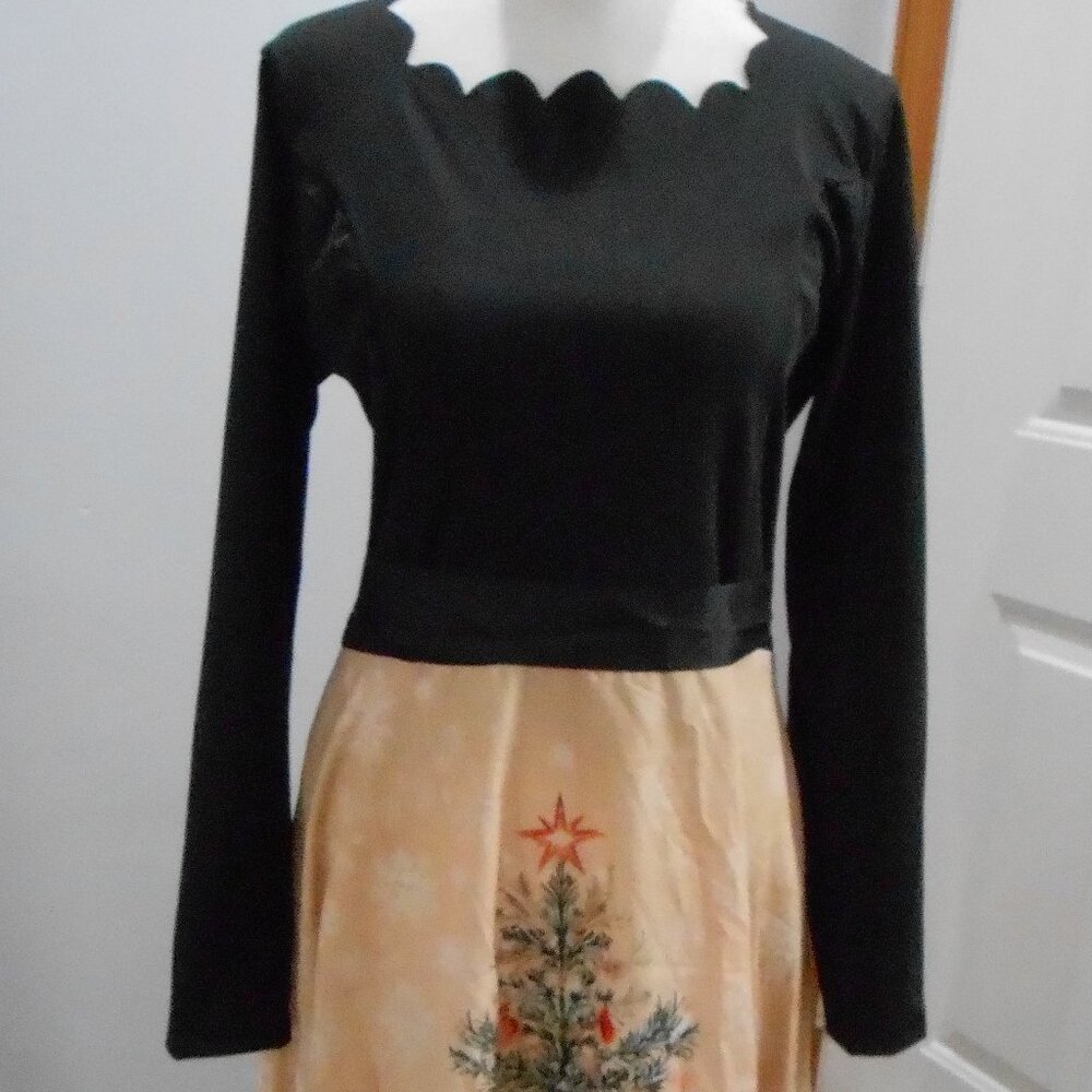 Women's Black Long Sleeve Christmas Tree Print Dress with Scalloped Neckline Lg?